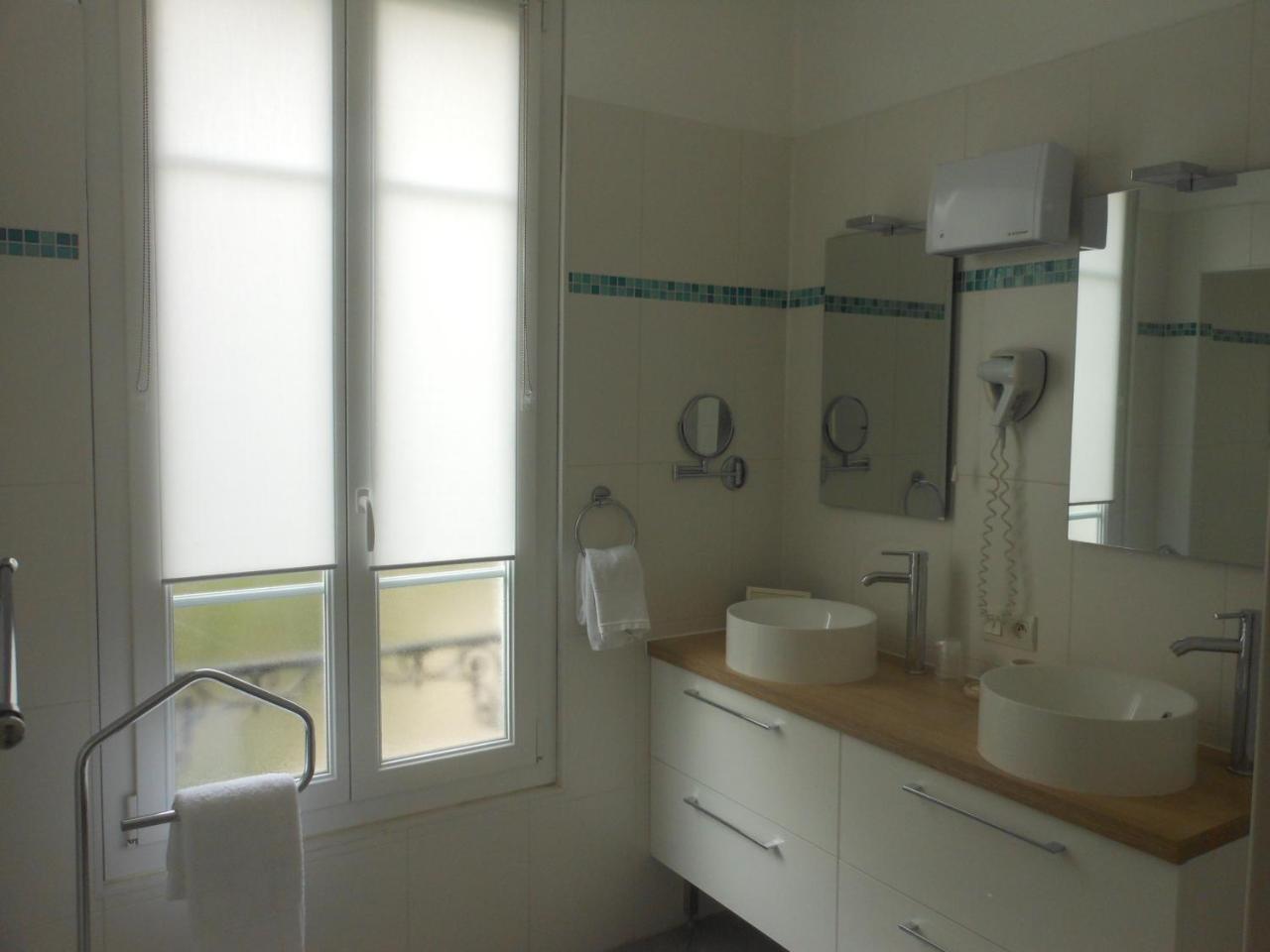 Hotel Villa Les Cygnes Nice Bagian luar foto