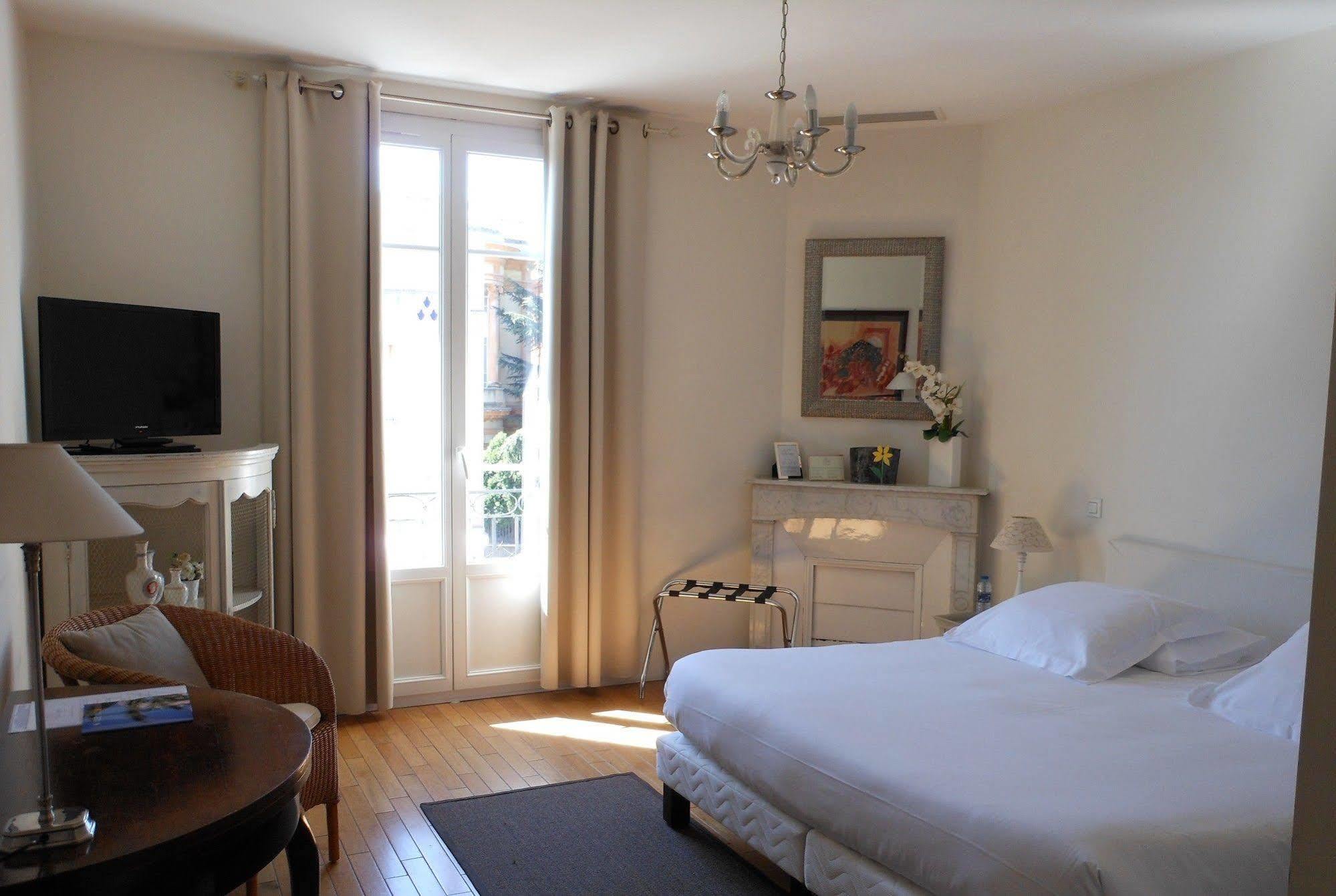 Hotel Villa Les Cygnes Nice Bagian luar foto