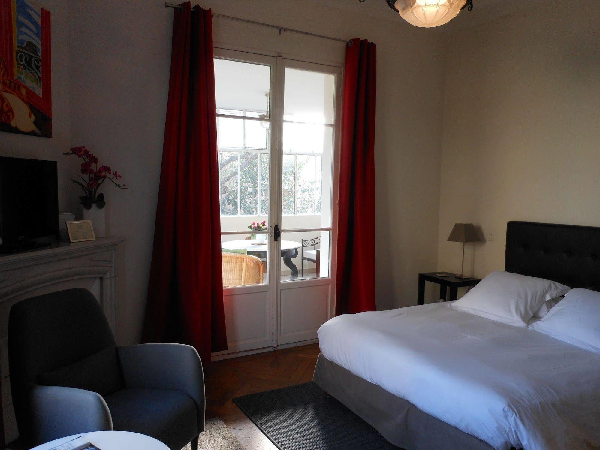Hotel Villa Les Cygnes Nice Bagian luar foto