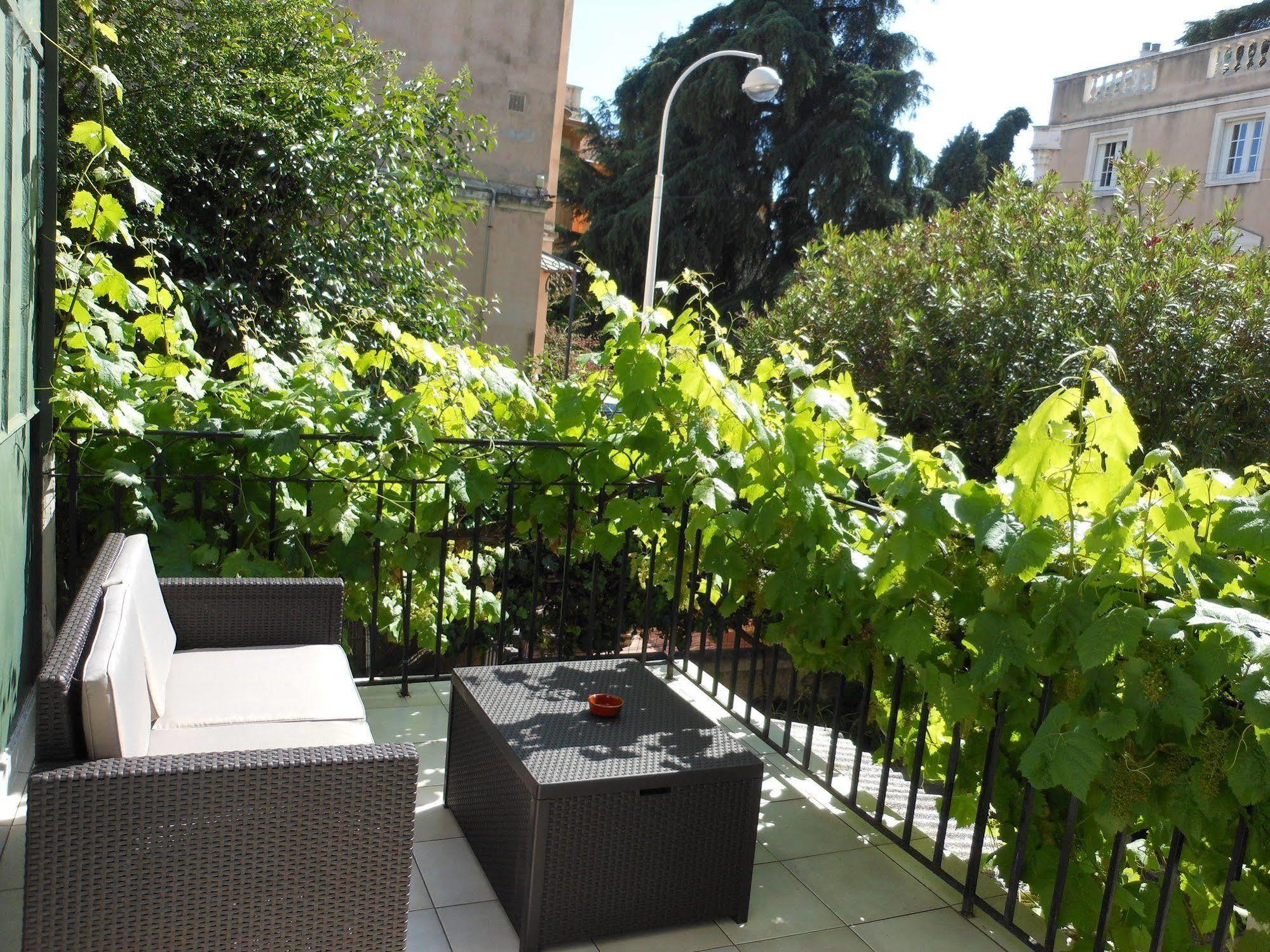 Hotel Villa Les Cygnes Nice Bagian luar foto