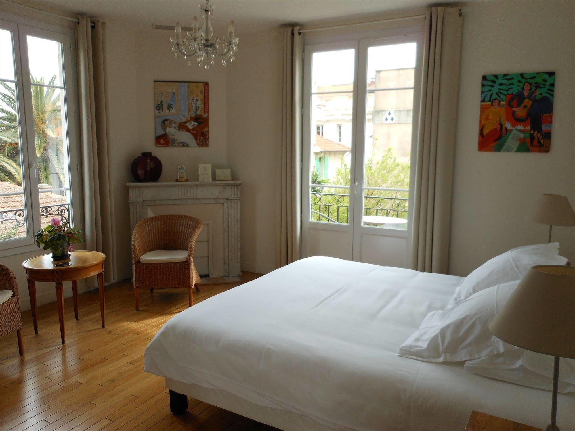 Hotel Villa Les Cygnes Nice Bagian luar foto